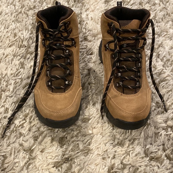 Cherokee brown hiking boot. Size 5 - Picture 7 of 11